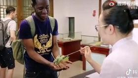 国产大学生被搭讪视频,国产大学生被搭讪瞬间引发热议-第1张图片-中文字幕在线观看亚洲日韩